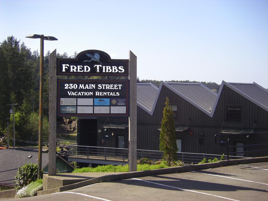 Island Village Properties At Fred Tibbs Tofino Exterior photo